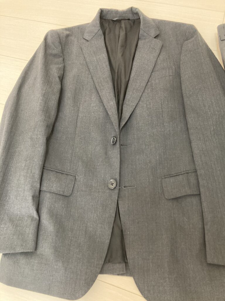洗えないスーツの洗った直後の写真