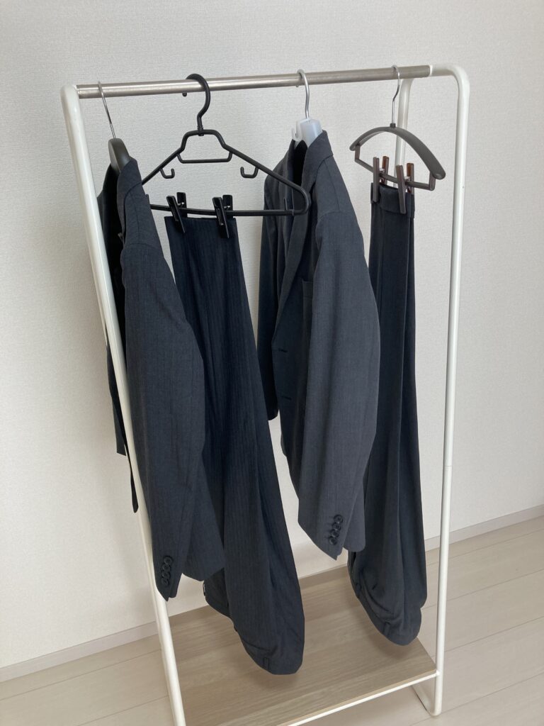 洗ったスーツの乾かし方を伝えるための写真