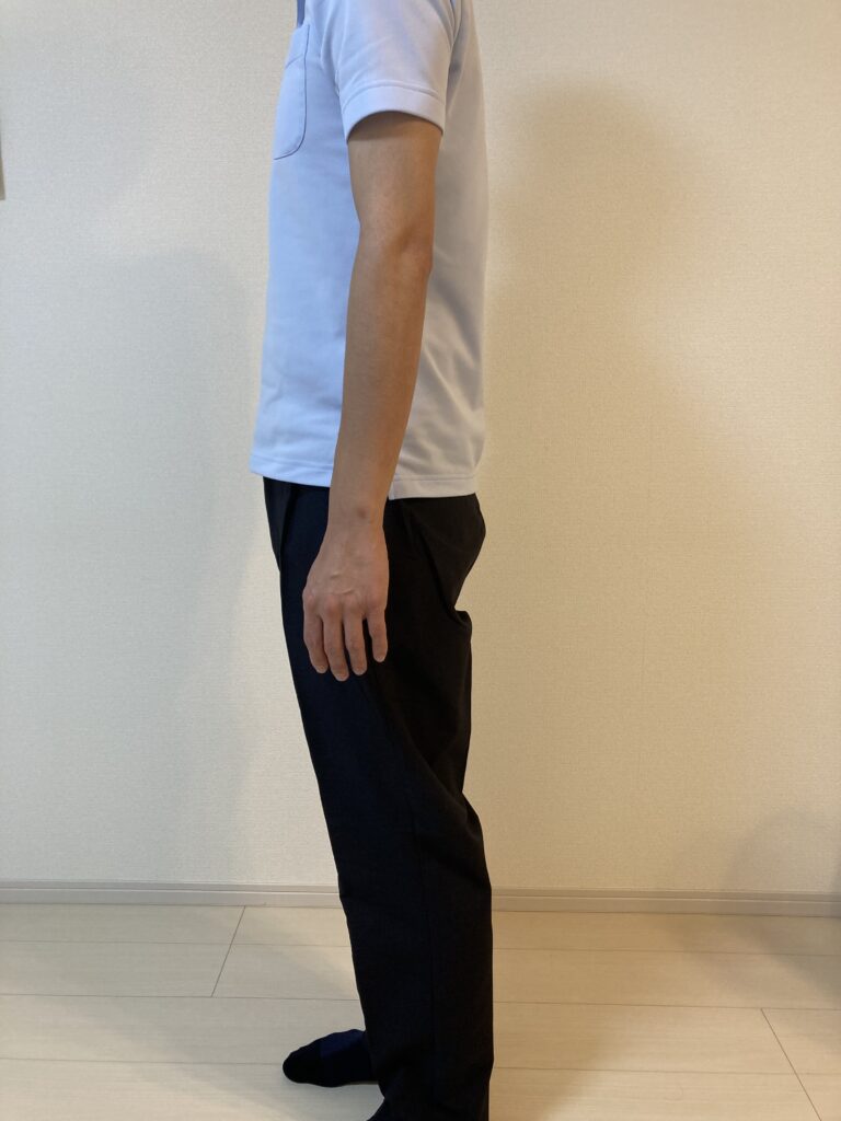 万能ウールライクストレッチパンツを横から見た印象を伝えるための画像